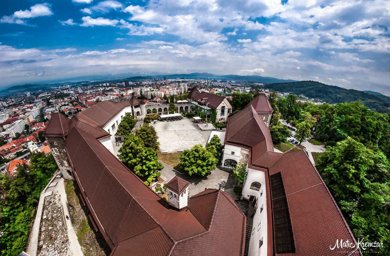 Tony'S Place Under The Castle Ljubljana Bagian luar foto