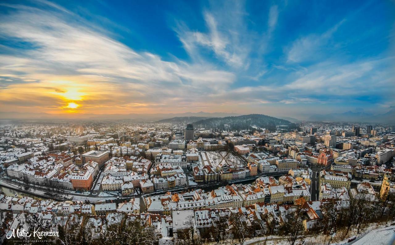 Tony'S Place Under The Castle Ljubljana Bagian luar foto